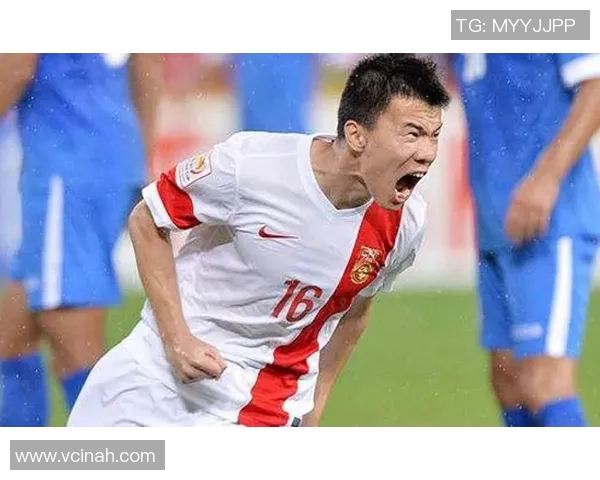 球星上场遭球迷辱骂：为何他成为了球队的替罪羊？